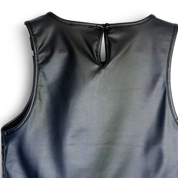 Olive + Oak Women's Sleeveless Cropped Faux Leather Top L Black Vegan Leather - Picture 5 of 10